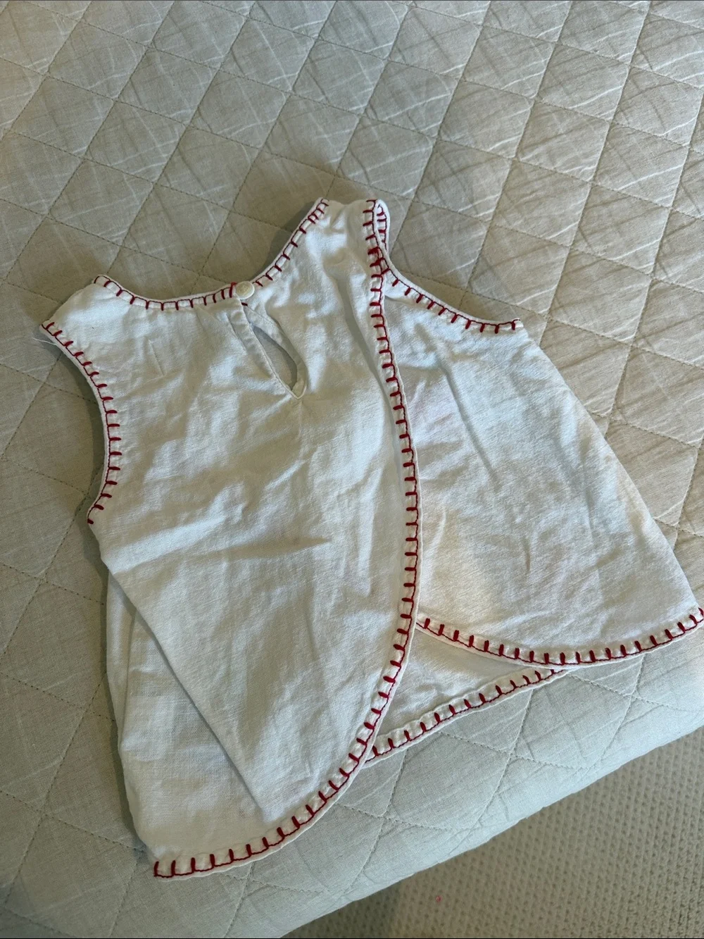 GAP White Sleeveless Top with Multicolor Fruit & Minnie Graphics. Disney collab